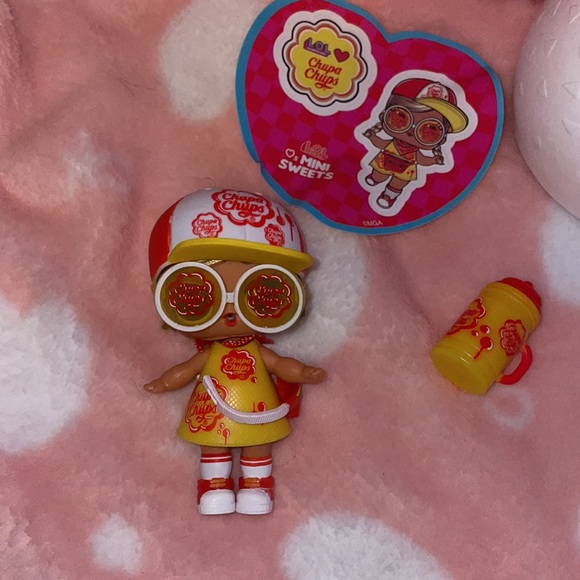 Lol mini sweets chupa chups ball sticker and figure all included - Picture 2 of 4